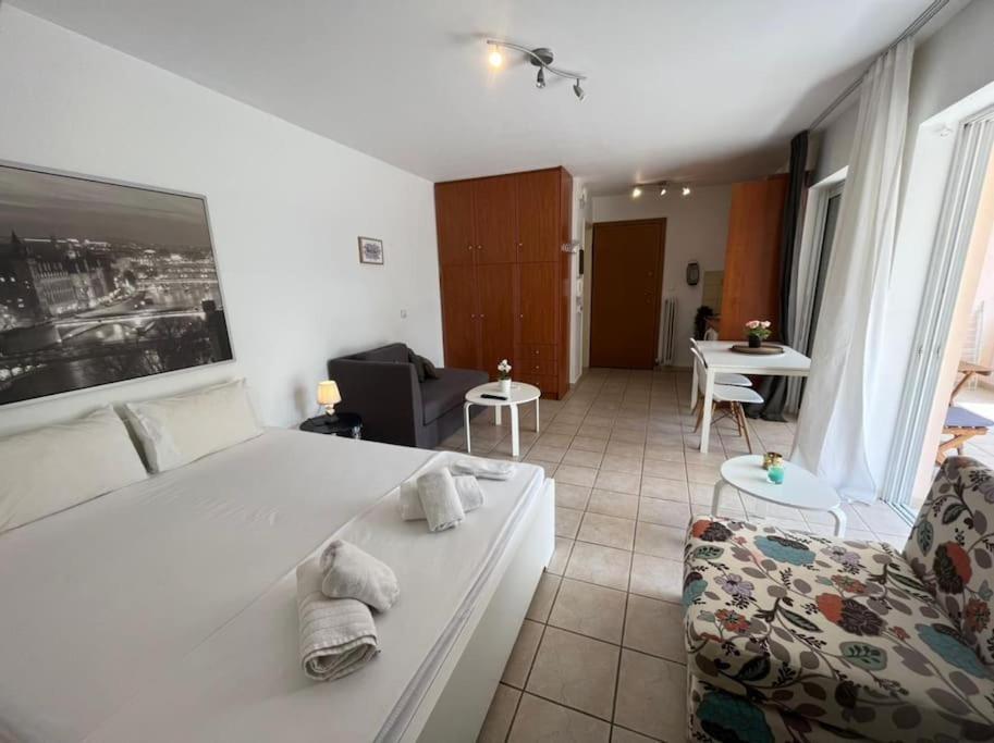 Apartamento Modern Studio Large Veranda -Metro Station Suggrou Atenas Exterior foto